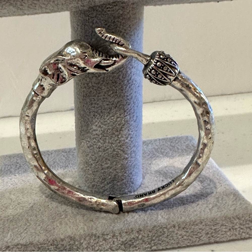 New Lucky Brand Elephant Bracelet- hammered silver tone bangle - hinged open
